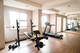 Warm and Homey 1BR at Belmont Residence Puri Apartment By Travelio - Giacarta - 5