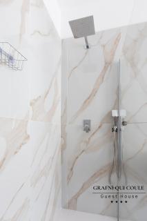 Grafnì Qui Coule Guest House - Fiumicino Aeroporto Terminal, Nuova Fiera di Roma, private bathroom - - 1