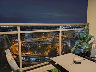 Azure skyview 1BR netflix karaoke ps3 Airport - Manila - 6