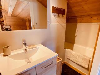 Charmant 3 pièces savoyard avec balcon, cheminée, proche commerces et remontées mécaniques - FR-1-459-18 - La Clusaz - 5