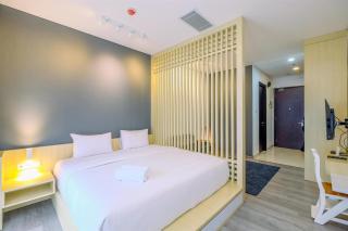 Nice and Enjoy Studio at Sudirman Suites Apartment By Travelio - Jakarta - 9