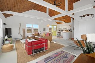 Artist-designed Beach House - Wading River - 1