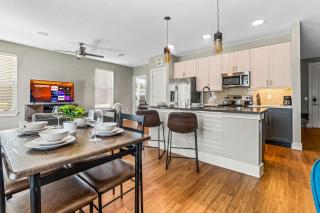 Gracious 2BD 2BA with Beautiful Pool in Fort Worth - Fort Worth - 9