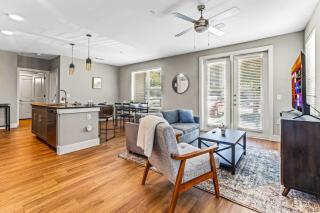 Gracious 2BD 2BA with Beautiful Pool in Fort Worth - Fort Worth - 3