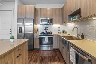 Luxurious New Unit 2Bd2B Pool, Golf Sim - Austin - 6