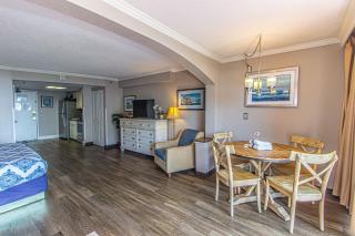 Ocean View King Suite with Beautiful Decor Caravelle Resort 510 Sleeps 4 Guests - Myrtle Beach - 4