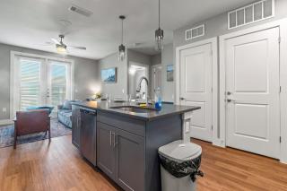 Alluring 1BD 1BA with Beautiful Pool in Fort Worth - Fort Worth - 0