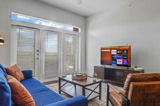 Urban Oasis 2BD 2BR Apartment - Austin - 5