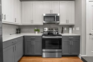 Alluring 1BD 1BA with Beautiful Pool in Fort Worth - Fort Worth - 4
