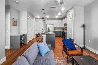 Alluring 1BD 1BA with Beautiful Pool in Fort Worth - Fort Worth - 2