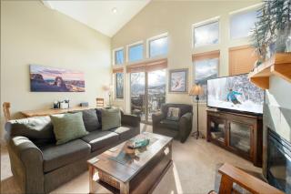 Crestview Large 2BR/2.5BA with loft - 9