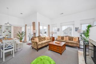 Quiet Newport Home with 2 Kings, Office, Short Walk to Ocean - 5