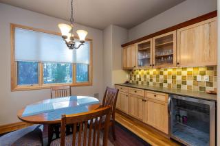 Sunriver Riverfront Escape Spacious 4 Bedroom Home with River Access and Pet-Friendly Features - 4