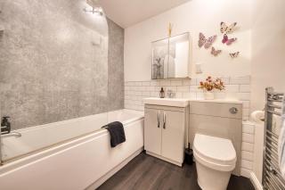 Modern 2 Bed Flat with Free Parking - Glasgow - 5