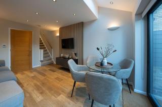 Beautiful 2 Bedroom Home - Cambridge - 3