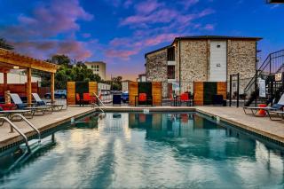 Modern 1BR Retreat Pool 10 Minutes to Austin - 5
