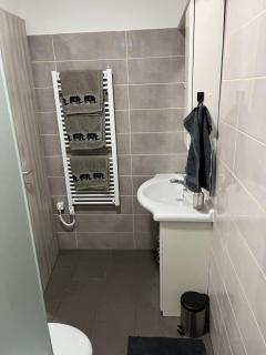 Cozy apartment close to M0 way - Budapest - 7