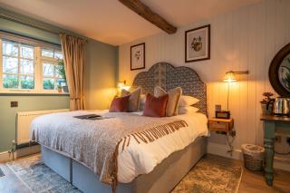 The Old House Inn - Burstow - 0