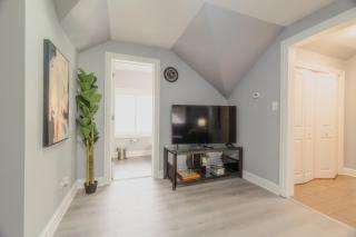Relaxing Retreat in the Heart of Lombard With Laundry - 6