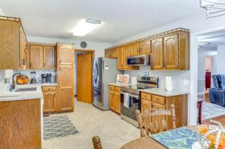 Large Yard and Basketball Hoop Murfreesboro Home! - 3