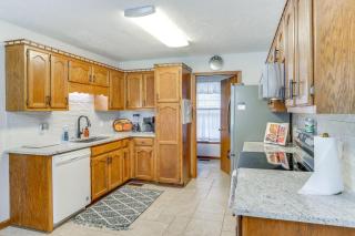 Large Yard and Basketball Hoop Murfreesboro Home! - 2