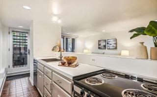 Historic Capitol Hill Retreat - 3