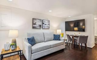 Historic Capitol Hill Retreat - 6