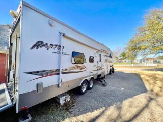 The Glamper Spacious 5th Wheel - Troy - 6