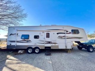 The Glamper Spacious 5th Wheel - Troy - 7