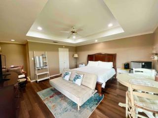 Shaded Oaks Suite Luxury Stay by the Golf Course - 9