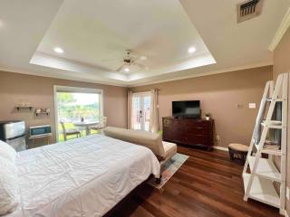 Shaded Oaks Suite Luxury Stay by the Golf Course - Temple - 3