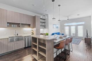 Luxurious New Unit 1Bd1Ba Pool Golf Sim - 9