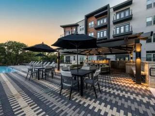 Pampering New Unit Studio 1Ba Pool, Golf Sim - Austin - 2