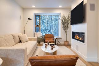 Parkview Mountain House Luxury Ski Home w Hot Tub Near Trails Downtown - Park City - 5
