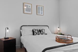 Luxurious New Unit 1Bd1Ba Pool, Golf Sim - Austin - 3