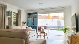 4-bedroom Villa Los Corales with Jacuzzi, Garden, close to everything - Los Cristianos - 0