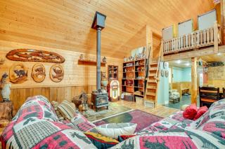 Leavenworth Cabin with Deck, Hot Tub and Game Room! - 5