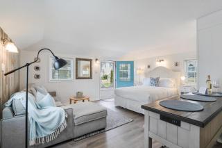 Seaside Stay: Waterfront with Views & Beach Access - Wading River - 6