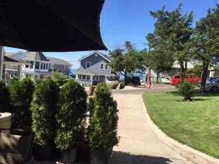 Seaside Stay: Waterfront with Views & Beach Access - Wading River - 5