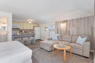Seaside Stay: Waterfront with Views & Beach Access - Wading River - 1