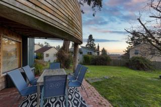 Deck Views Fire Pit Pool 3 Mins to Beach Madrona Tree Retreat by AvantStay - Coupeville - 7