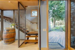 Deck Views Fire Pit Pool 3 Mins to Beach Madrona Tree Retreat by AvantStay - Coupeville - 4