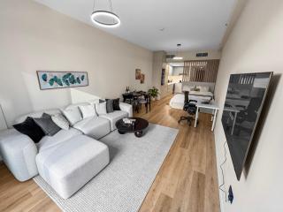 Dubai Marina Walk Spacious Studio Apt with Pool, Gym & Jacuzzi Access in Steps to Beach & Metro - 9