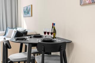 Dubai Marina Walk Spacious Studio Apt with Pool, Gym & Jacuzzi Access in Steps to Beach & Metro - 4