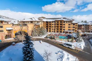 Ski In Ski Out Conde Nast and Forbes Award Winner Two Bedroom Pool Hot Tub Gym 415 - Park City - 8