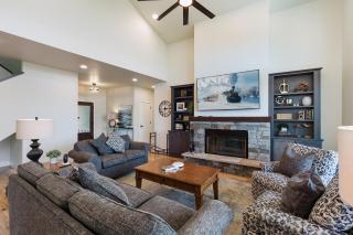 321 Castle Ridge Drive - 3