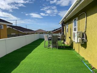 Harbour Oasis Retreat - Charming 2 Bedroom House - Old Harbour - 6