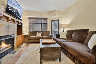 Unequalled Ski in Out Location Next to Gondola, Spacious 2BR, Pool, Hot tubs, Condo Nast Winner C001 - 8