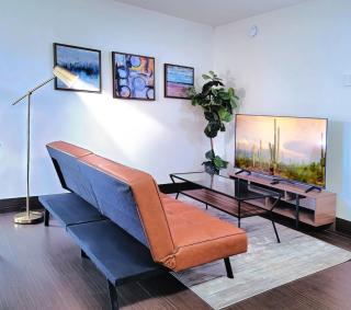 Beautiful Retreat 1 King Bed at Tempe Oasis Pool Spa & Clubhouse - 6