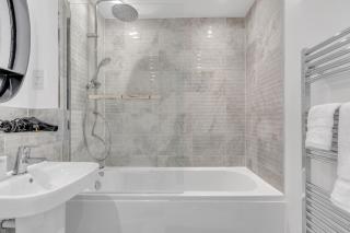 Brand New Luxurious 3bed House by AYMONS HAVEN - 4